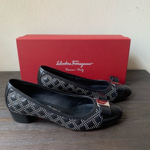 Salvatore Ferragamo VARA  Studded QS Low heel Pump shoes - Picture 3 of 11